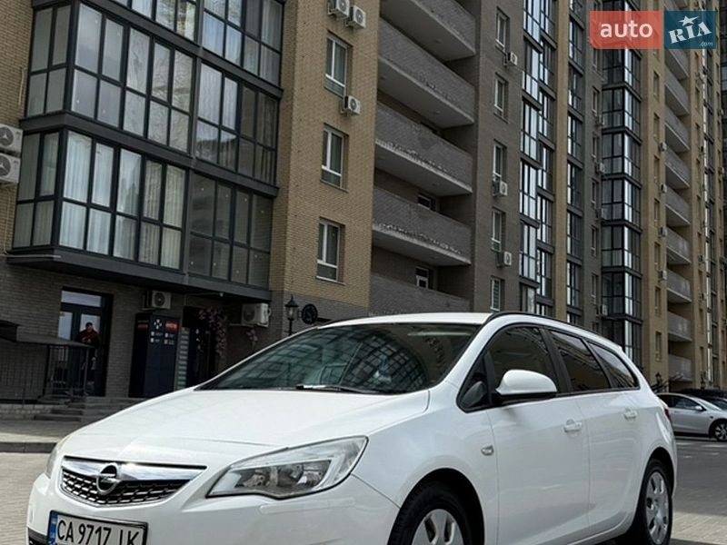 Opel Astra 2011