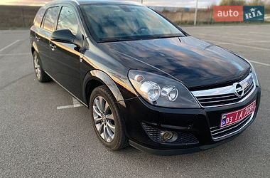 Універсал Opel Astra 2010 в Рівному