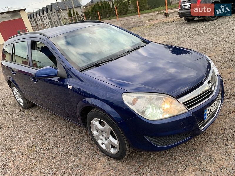 Универсал Opel Astra 2008 в Нововолынске