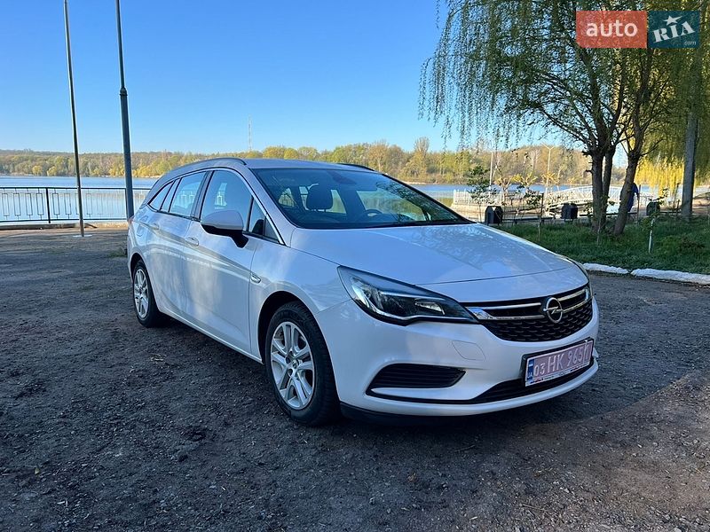 Универсал Opel Astra 2018 в Ватутино