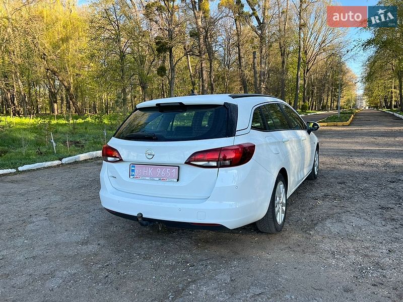 Универсал Opel Astra 2018 в Ватутино