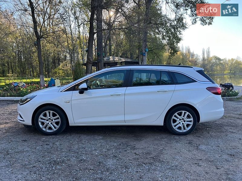 Универсал Opel Astra 2018 в Ватутино