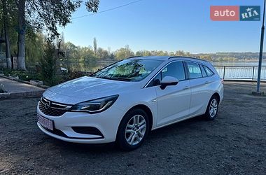 Универсал Opel Astra 2018 в Ватутино