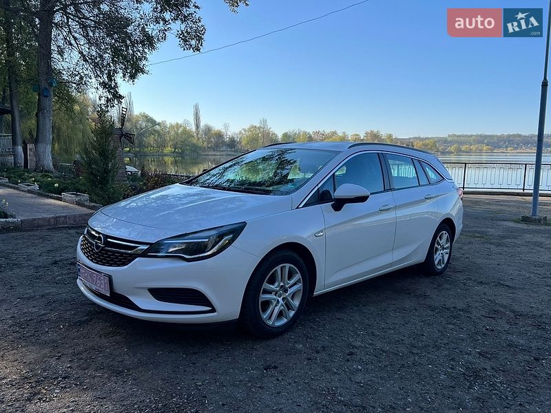 Универсал Opel Astra 2018 в Ватутино