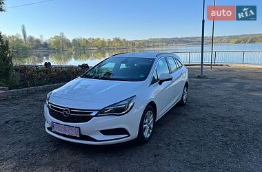 Универсал Opel Astra 2018 в Ватутино