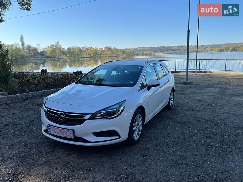 Универсал Opel Astra 2018 в Ватутино
