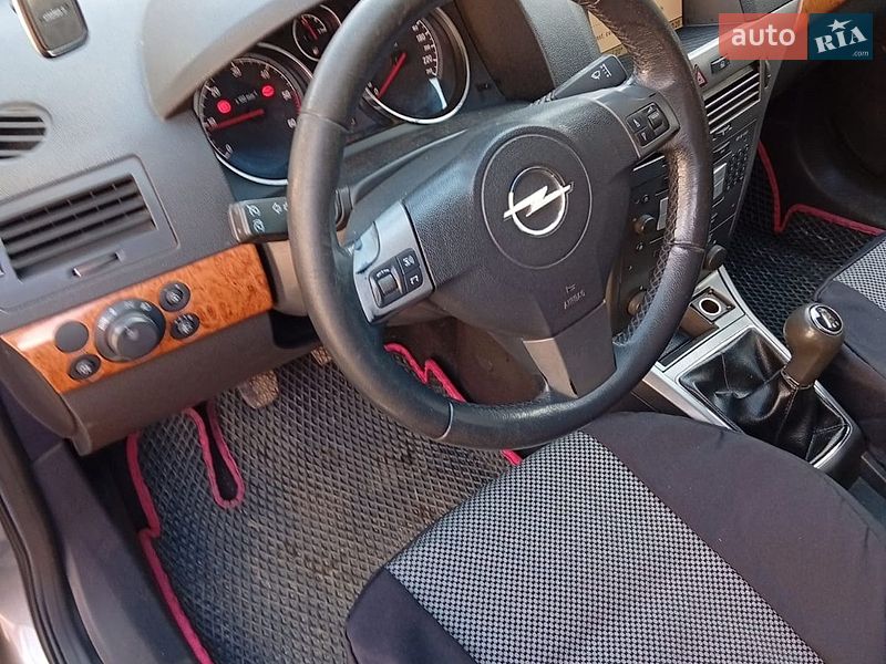 Универсал Opel Astra 2005 в Хотине