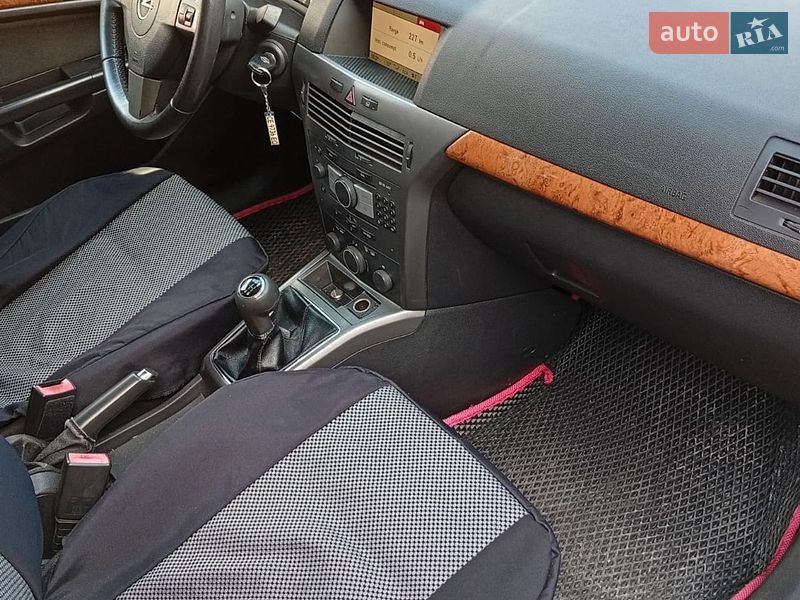 Универсал Opel Astra 2005 в Хотине