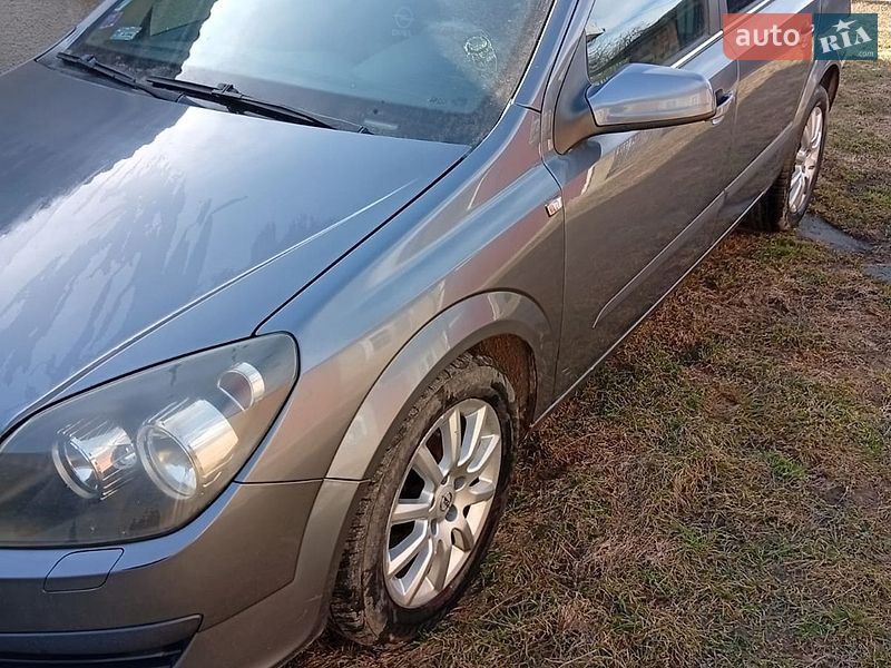 Универсал Opel Astra 2005 в Хотине
