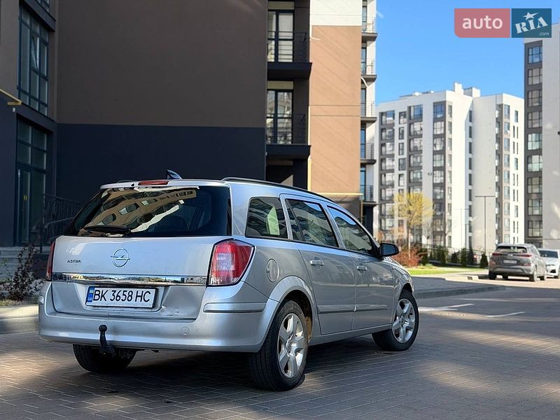 Універсал Opel Astra 2008 в Луцьку