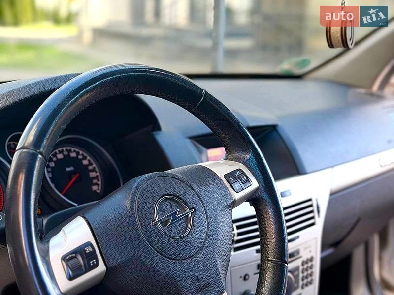 Універсал Opel Astra 2008 в Луцьку