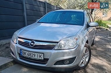 Универсал Opel Astra 2009 в Ровно