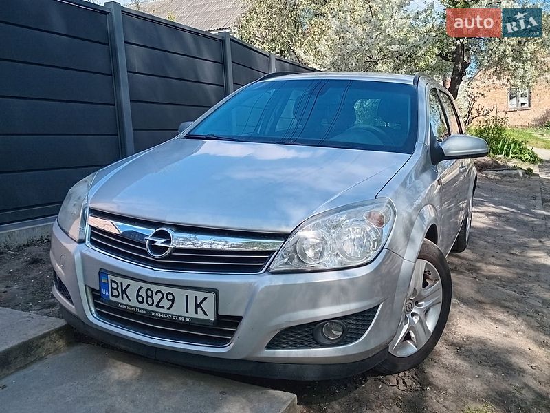 Универсал Opel Astra 2009 в Ровно