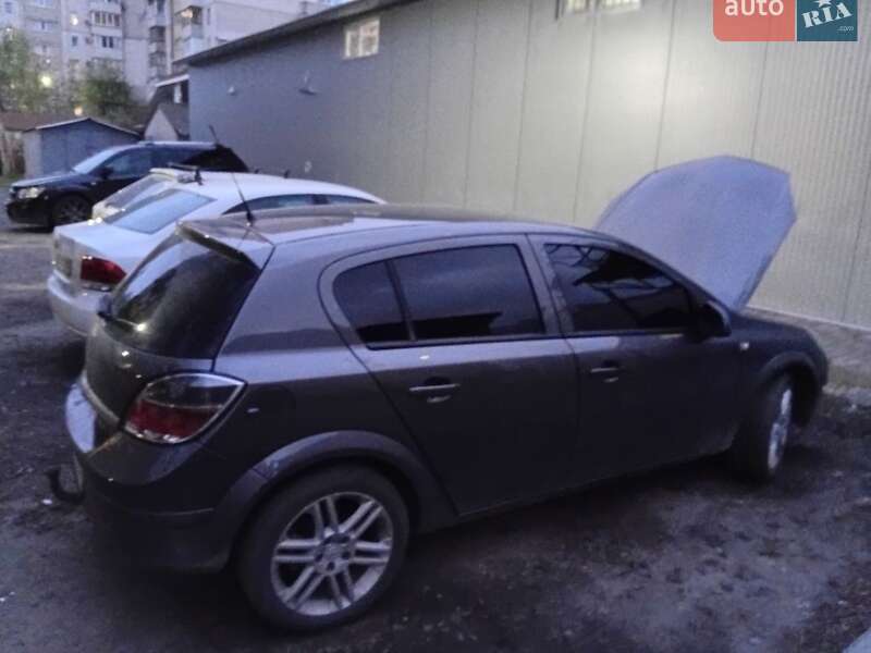 Универсал Opel Astra 2012 в Смеле