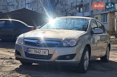 Хэтчбек Opel Astra 2010 в Житомире