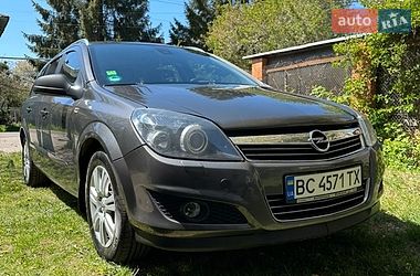 Универсал Opel Astra 2010 в Львове