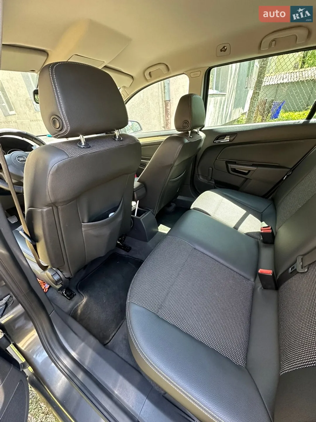 2010 Opel Astra - мініатюра 11