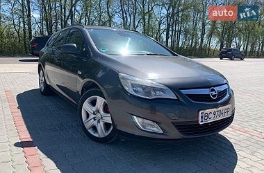 Универсал Opel Astra 2012 в Городке