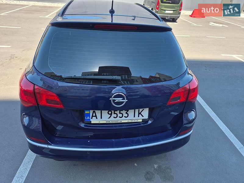 Универсал Opel Astra 2013 в Буче