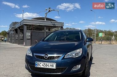 Универсал Opel Astra 2011 в Львове