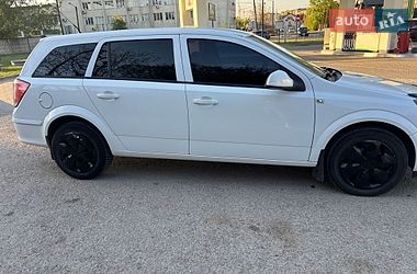 Універсал Opel Astra 2010 в Івано-Франківську