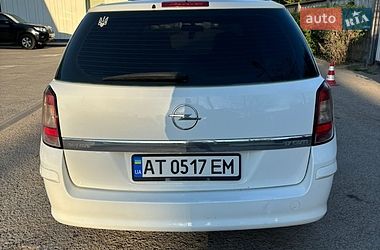 Універсал Opel Astra 2010 в Івано-Франківську