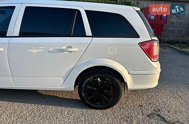 Універсал Opel Astra 2010 в Івано-Франківську