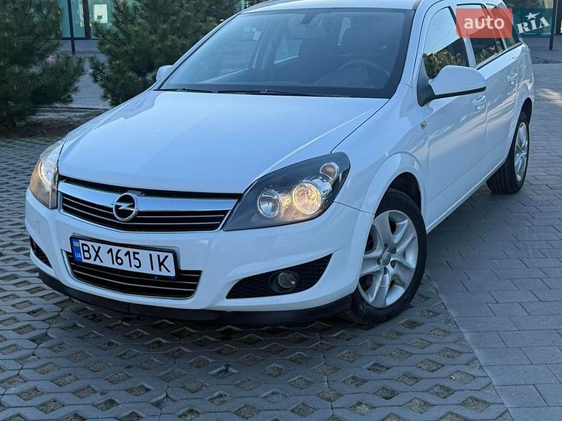 Универсал Opel Astra 2010 в Хмельницком