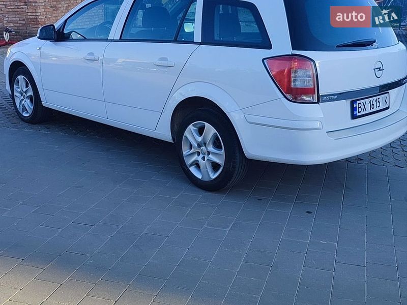 Универсал Opel Astra 2010 в Хмельницком
