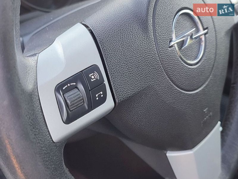 Универсал Opel Astra 2010 в Хмельницком
