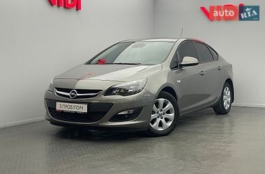 Седан Opel Astra 2015 в Киеве