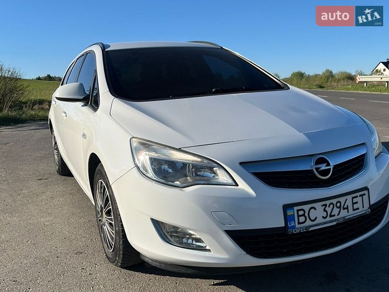 Универсал Opel Astra 2011 в Бориславе