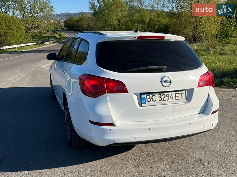 Универсал Opel Astra 2011 в Бориславе