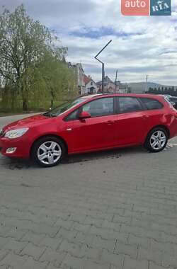 Универсал Opel Astra 2011 в Сторожинце