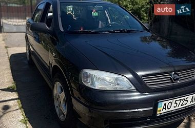 Седан Opel Astra 2007 в Среднем