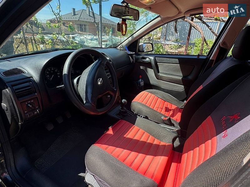 Седан Opel Astra 2007 в Среднем фото 7 Седан Opel Astra 2007 в Среднем