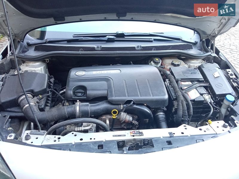Универсал Opel Astra 2013 в Мукачево
