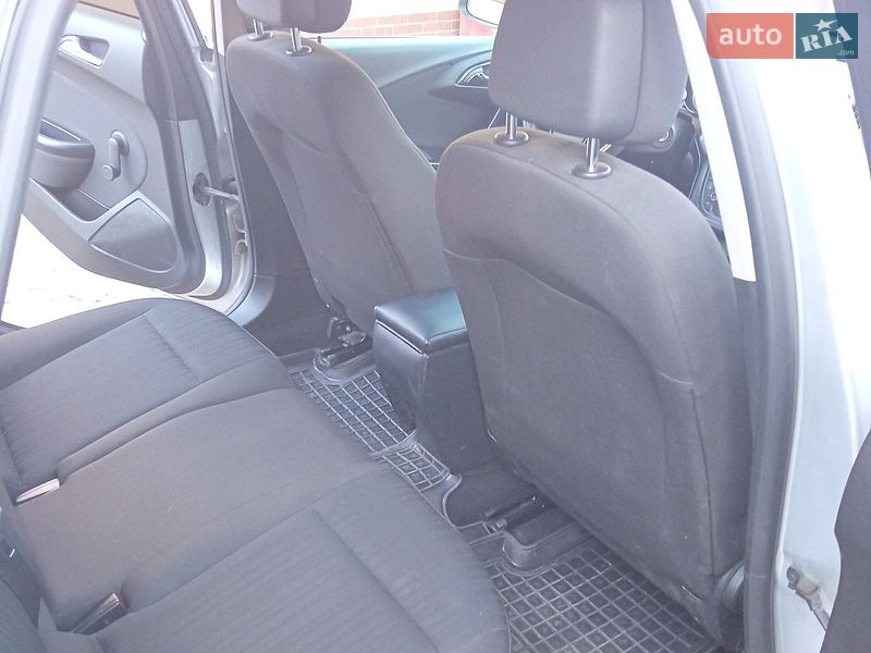 Универсал Opel Astra 2013 в Мукачево