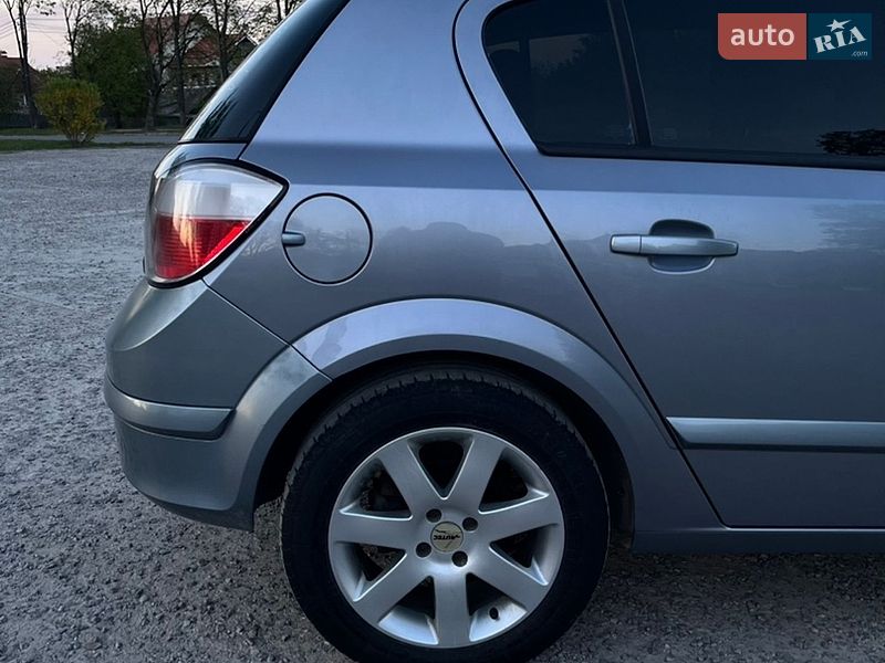 Хэтчбек Opel Astra 2004 в Каменец-Подольском
