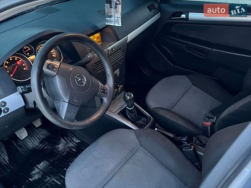 Хэтчбек Opel Astra 2004 в Каменец-Подольском