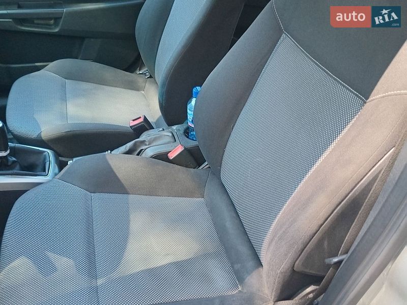 Универсал Opel Astra 2009 в Ровно