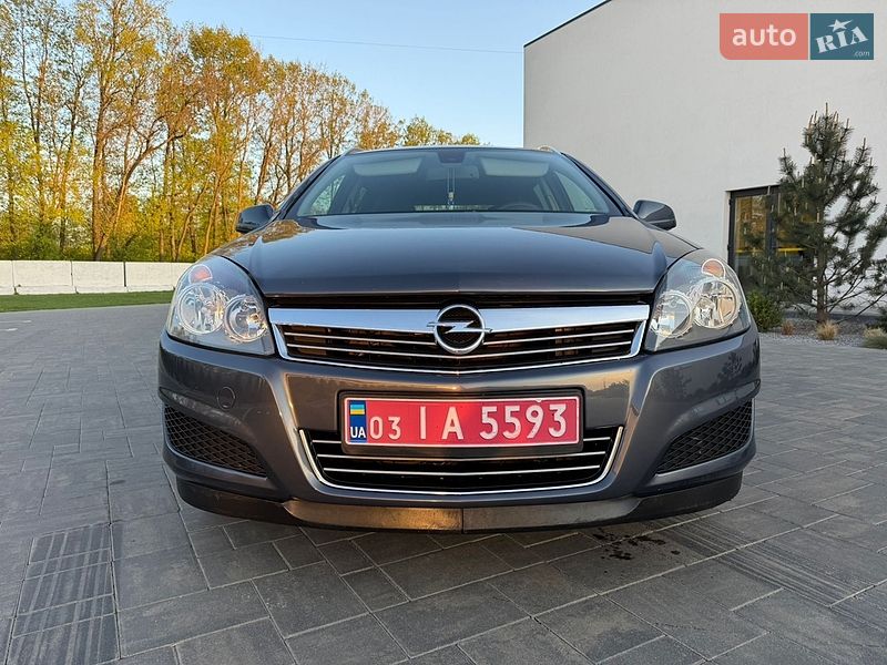 Универсал Opel Astra 2010 в Луцке