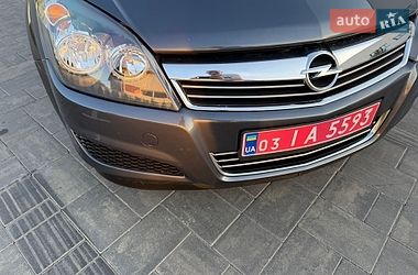Универсал Opel Astra 2010 в Луцке