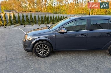 Универсал Opel Astra 2010 в Луцке