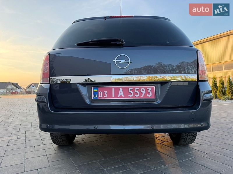 Универсал Opel Astra 2010 в Луцке