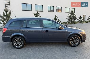 Универсал Opel Astra 2010 в Луцке