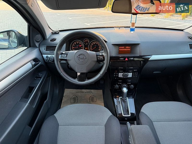 Универсал Opel Astra 2010 в Луцке