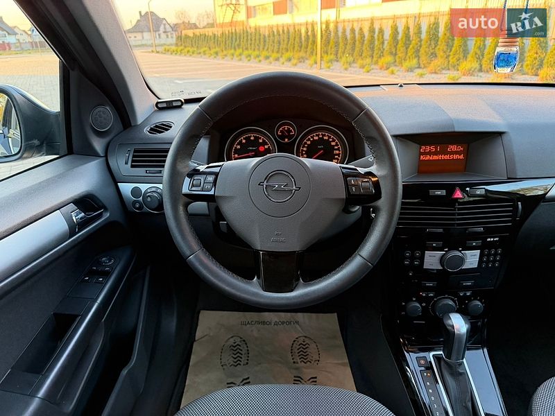 Универсал Opel Astra 2010 в Луцке