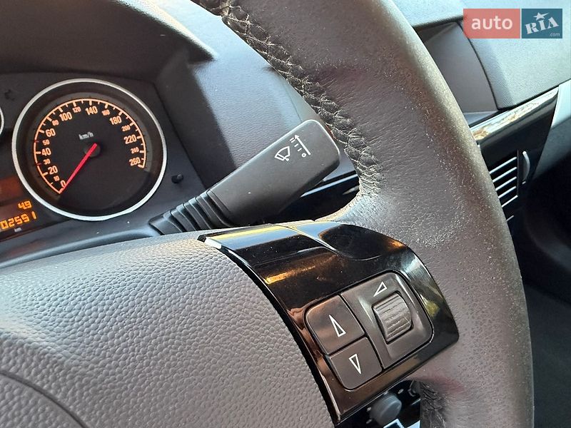 Универсал Opel Astra 2010 в Луцке