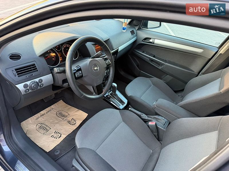 Универсал Opel Astra 2010 в Луцке
